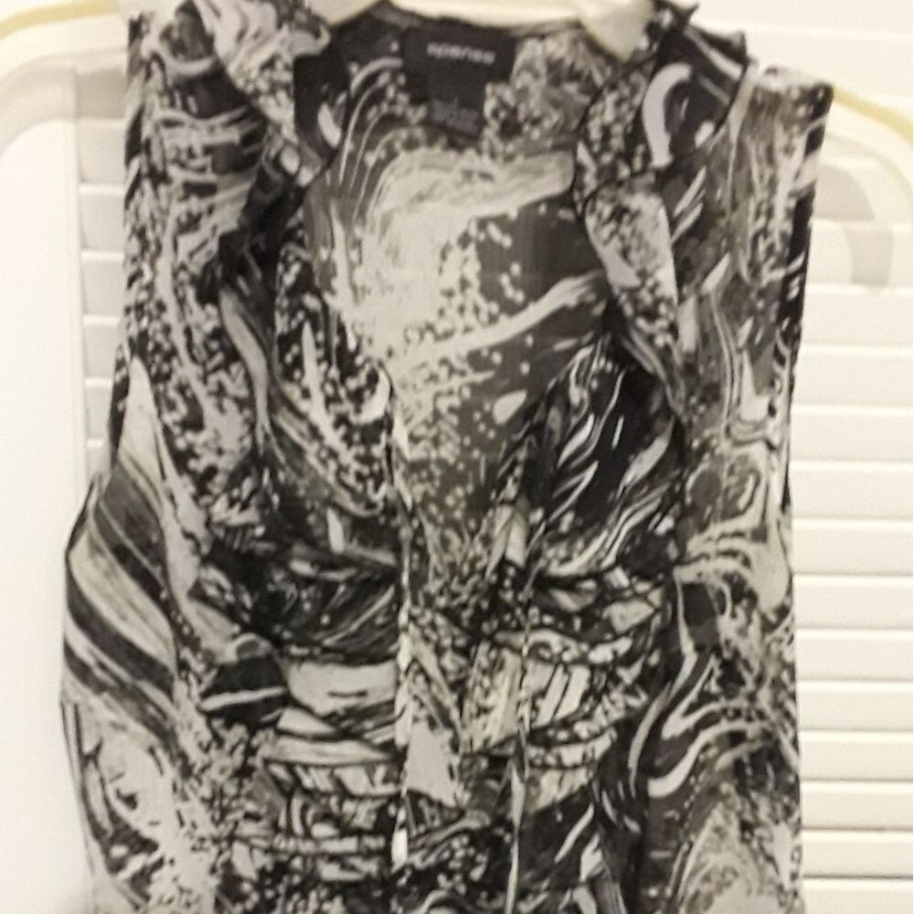Spense sleeveless top. Size Large
